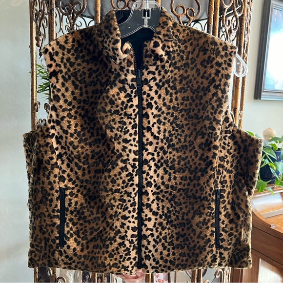 Jenni Max Reversible Quilted Leopard Vest - Picture 1 of 6